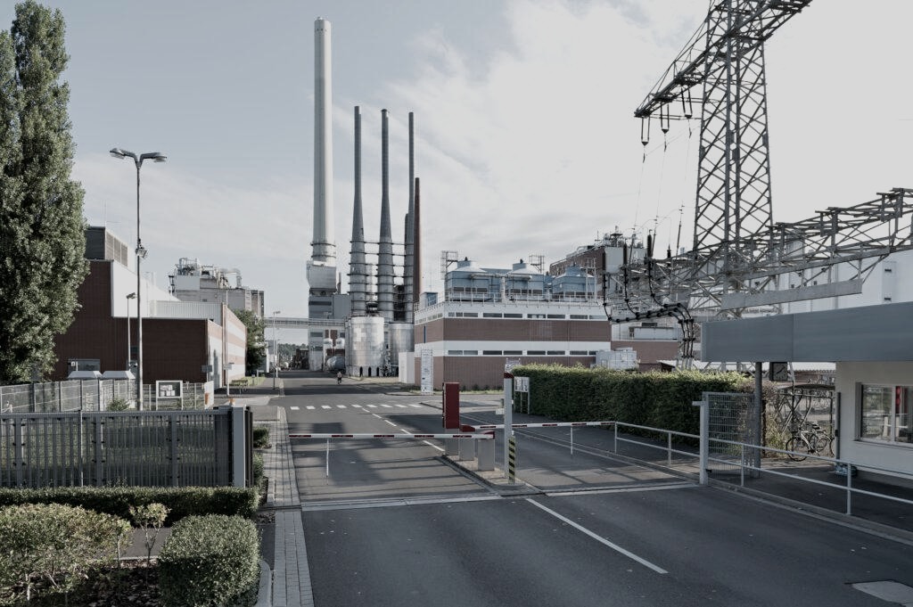 Industrie & Produktion — Außenfläche einer Industrieanlage